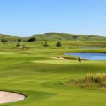 what does semi private golf course mean